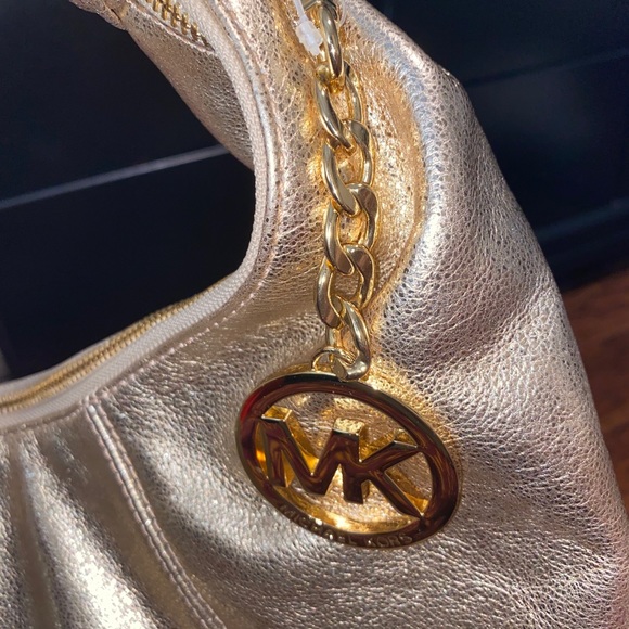 Mk gold side purse - Picture 2 of 3